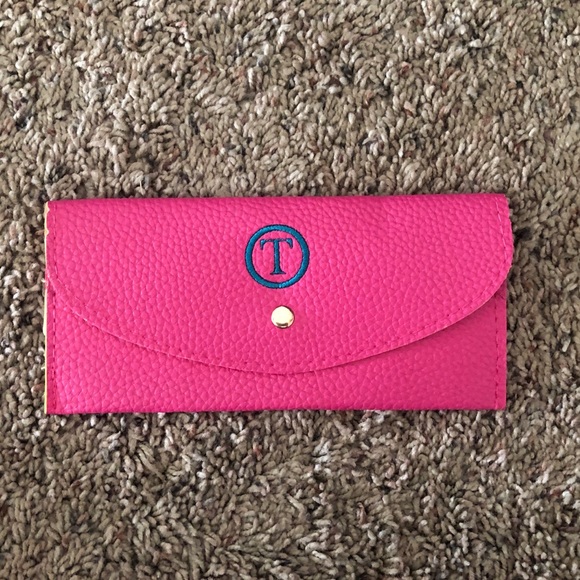 Monogrammed Wallets - Picture 5 of 6